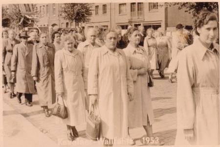 1953